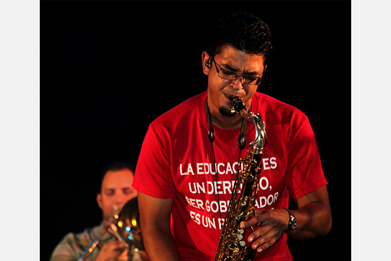 SAVIEL - Saxofones, Flauta, EWI