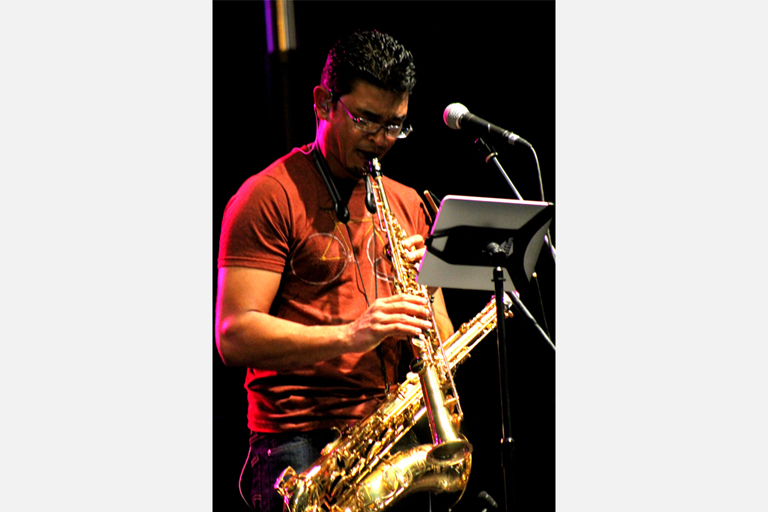 SAVIEL - Saxofones, Flauta, EWI