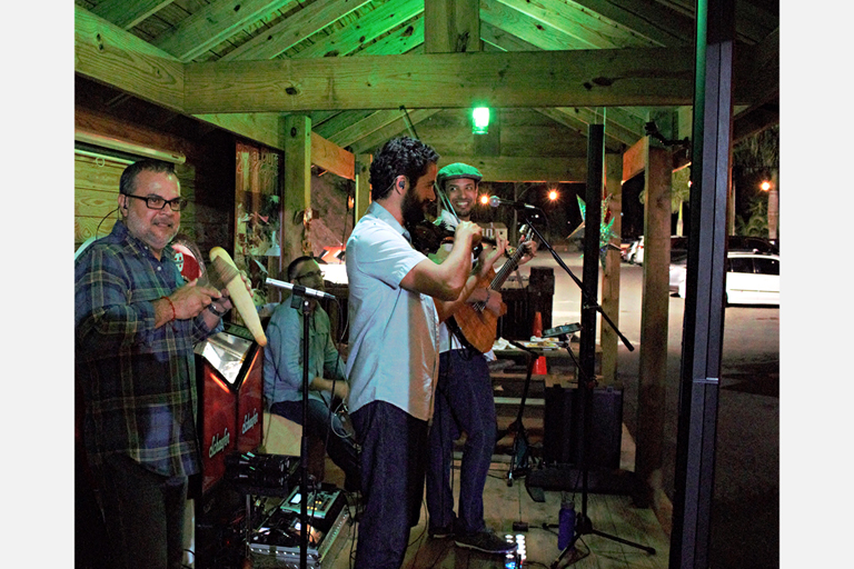 PAUL - Güiro, Agitadores